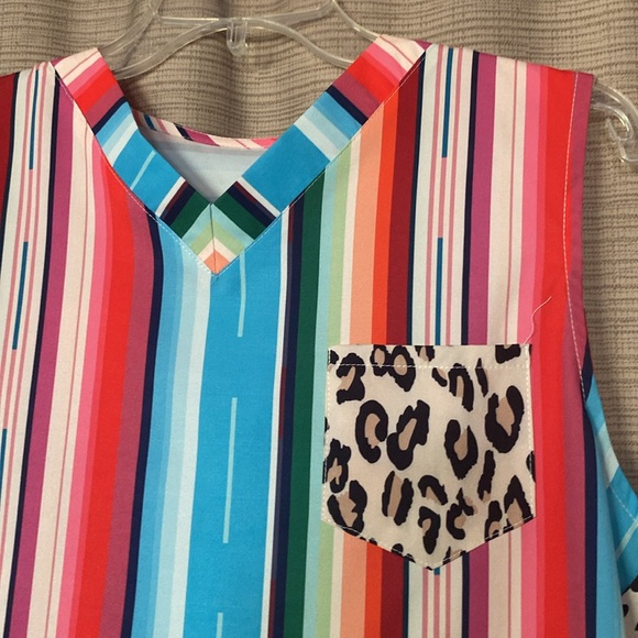 Very cute and colorful sleeveless blouse- size L. - Picture 2 of 3